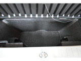 サブトランク付ですので洗車道具や工具の収納に便利です。