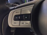 ステアリングリモコンは、運転中でも簡単に音量調整やチャンネル変更もできます!わき見運転防止にもつながるので安心です♪