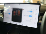 シートヒーターとシートベンチレーションが前席に装備されています ドアミラーのヒーターとステアリングヒーターもタッチパネルにて操作します