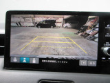 バックカメラの画像です。ガイドラインがスムースな車庫入れをサポートいたします!車庫入れの安心感がアップしますね☆