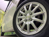 【純正14インチアルミホイール】外観にマッチした純正アルミホイールを装着しております。各種社外アルミホイールや、スタッドレスタイヤも取扱いしております。是非ご相談ください♪