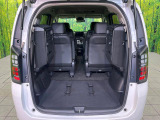 普段のお買い物や通勤、送迎等に十分な荷室スペースを確保しております。セカンドシートを倒すと、大きな荷物の積載も可能です♪