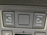 【両側パワースライドドア】スマートキーや運転席のスイッチで後席両側スライドドアの開閉が可能♪電動だから力を入れてドアを開ける必要が無く、小さなお子様でも簡単に開け閉めでき快適です♪