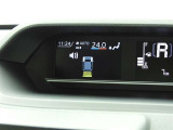 コーナーセンサー付きです。障害物に近づくと、表示や音声で知らせてくれる便利な機能です。車両感覚がつかみ易くなるので、オススメの装備です。