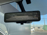 インテリジェント ルームミラーです。車両後方のカメラ映像をミラー面に映し出します。