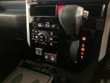 インパネにシフトレバーがあることで、車内空間の広さを確保♪シフト位置がハンドルに近いので操作性にも優れております!