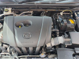 24Vマイルドハイブリッドで爽快な走りを実現する「e-SKYACTIV-G 2.0」。高効率エンジンと電動化技術の組み合わせにより、燃費性能とアイドリングストップ機能をさらに向上させました。
