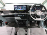 ナブゲ-ションを見やすい位置に配置して視点の移動を抑えて操作性をアップした運転席まわりです。もちろんクリ-ニング済みで室内もキレイです