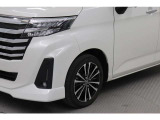 LEDライトです。白く、広範囲で明るいライトで安全性が高いです。