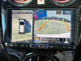 駐停車には便利なアラウンドビューモニター搭載。サイドモニターの切り替えも可能です。