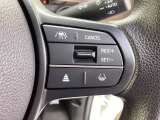 ステアリング右手側に安全運転支援機能のホンダセンシングをコントロールするスイッチ、左手側にオーディオ関連のコントロールスイッチを配置、視線を逸らすことなく運転に集中できます