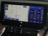 【12.3インチ純正ナビ】純正ナビを装備。タッチパネル式で使いやすく、詳細地図により目的地をピンポイントで設定できます。初めての道でも迷いにくく、ロングドライブも快適ですよ♪