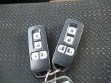 スマートキー装備車です☆ポケットに鍵を入れたままでも開閉ができます☆☆ホンダオートディーラーホンダ専門店♪TEL06-6744-2222☆