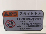 見た目が大事!な外装はぴかっとキレイに磨いており、経年のくすみもよみがえっております。ヘッドライトやドア周辺を磨く際にはマスキングテープを使用して保護しながら丁寧に作業をしております。
