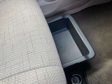 シート下にも収納BOXがありますのでいろいろと便利です。