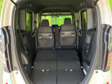 普段のお買い物や通勤、送迎等に十分な荷室スペースを確保しております。セカンドシートを倒すと、大きな荷物の積載も可能です♪
