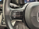 ステアリングにオーディオ操作スイッチが付いています。オーディオ画面に直接タッチしなくても操作が出来ますので、運転に集中できます。