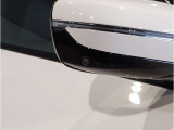 【BMWミラー】視認性の高いスタイリッシュなミラー。自動防眩機能も付いており夜間のドライビングをサポートします。