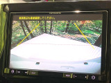 【バックカメラ】駐車時に後方がリアルタイム映像で確認できます。大型商業施設や立体駐車場での駐車時や、夜間のバック時に大活躍!運転スキルに関わらず、今や必須となった装備のひとつです!