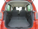 2列目を倒すことで、大変広いラゲッジスペースとなります。大きな荷物を積んだりと様々な用途にご利用いただけます。