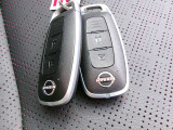 【 インテリジェントキー 】 キーを持っていればエンジン始動でき、ドアノブのボタンで車の鍵の開錠と施錠もできます。キーを取り出す手間がなくなります。