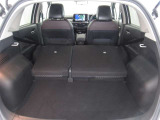 シートをすべて倒すとこんなに広々。たくさん荷物を積めます。これだけのスペースであればかなりの荷物が載せられます!