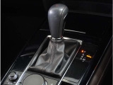 【シフトレバー】シフトもとても操作しやすいデザインになっております。運転する人の事を第一に考えた操作性の高い仕様です。