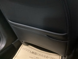 【収納】後部座席収納。散乱しがちな小物を収納するのに便利です。