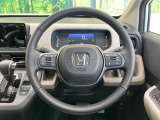【純正革巻きステアリング】上質な革を使用することで、手にしっかり馴染みとても運転しやすいハンドルです♪