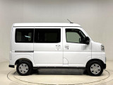 広々としたキャビンを実現したスクエアボディを採用。最小回転半径4.2mで狭い駐車場そして細道や曲道での走行もスムーズに行えます。