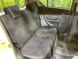 後部座席も気になるようなキズ・汚れやへたり等、大きなダメージはなく、良好な状態です。