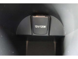 【アクセサリーソケット】12Vのカー用品等の電源供給が可能です。