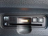 ■【ETC車載器】が装備されています。セットアップをしてお渡しとなり、ETCカードを差し込むだけで高速道路の利用が可能です。