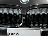 【キドニーグリル】BMWは約90年もの間、ほぼ全ての車両にひと目でBMWだと分かるこの特徴的なフロントグリルが備えられ、デザイン・アイコンとして親しまれてきました。