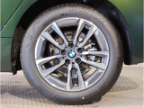 【BMWアロイホイル】軽量かつ強度に拘ったアロイホイル。走行性能ポテンシャルを引き出す設計。車の足元を引き締めてくれる大きなポイントはアロイホイルです。