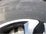 タイヤサイズは、235/60R18です。