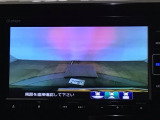 【バックカメラ】運転が苦手な方も車庫入れラクラクです!ギアをリバースに入れれば自動的に切り換わりますので、面倒な操作は不要です♪狭い駐車場もお車を傷つけず安心ですね!