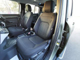 シートは座り心地もよく設計されております。また助手席も使用感は少なくきれいな状態を保って入庫しております。