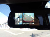 スマートルームミラーがリヤカメラで車両後方の映像ルームミラー表示しをクリアな後方視界を確保してくれます。