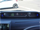 【明るく見やすいメーター】視認性が良く明るく見やすいメーター。運転者にとって見やすいメーターは運転していても疲れないですよね。