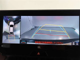 パノラミックビューモニター付きです。車両を上から見たような映像をモニター画面に表示。運転席からの目視では見にくい、車両周辺の状況をリアルタイムでしっかり確認できます。