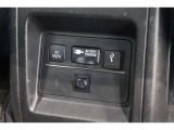 車載バッテリーからのDC電源を、AC100Vに変換して家電製品を車内で使えるようにしたコンセント付き電圧変換器付きです!!