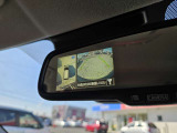 ミラーに映るアラウンドモニターで後方の処理も確認できて慣れない場所でもラクラク駐車できちゃいます◎