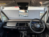 視界も良く運転がしやすい水平基調のインパネ♪車内もブラック基調で精悍なインテリアとなっております☆