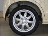 【純正アルミホイール】外観にマッチした純正アルミホイールを装着しております。ノーマルタイヤ、スタッドレスタイヤも広島マツダにお任せください。