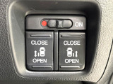 【両側パワースライドドア】スマートキーや運転席のスイッチで後席両側スライドドアの開閉が可能♪電動だから力を入れてドアを開ける必要が無く、小さなお子様でも簡単に開け閉めでき快適です♪