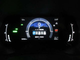 イグニッションオンで鮮やかに発光するメーター