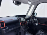 ダイハツのお店では、ダイハツ車を知り尽くしたプロフェッショナルが、専用の診断機器を使って各システムを点検しております。