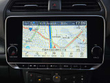 日産純正メモリーナビ。操作も簡単なタッチパネルです。