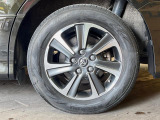 【純正16インチアルミホイール】外観にマッチした純正アルミホイールを装着しております。各種社外アルミホイールや、スタッドレスタイヤも取扱いしております。是非ご相談ください♪